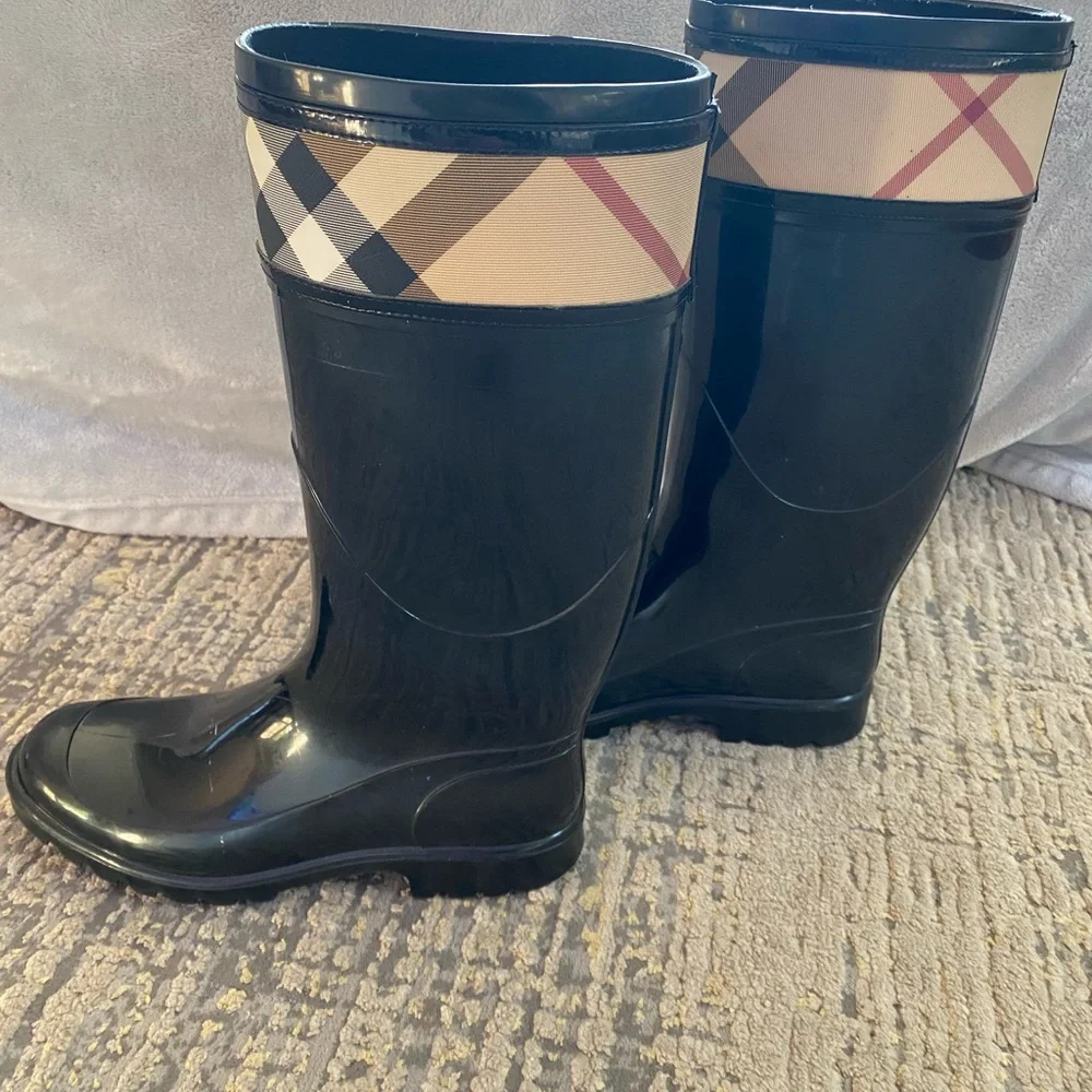 Womens Classic Burberry Rain boots Size 40 - Picture 3 of 9
